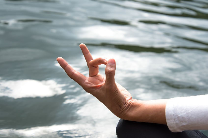 comment réaliser l'apana Mudra ?