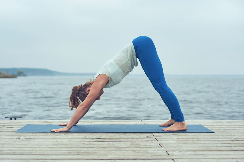 Les bienfaits de l'asana Adho Mukha Svanasana Les bienfaits de la posture chien tête en bas