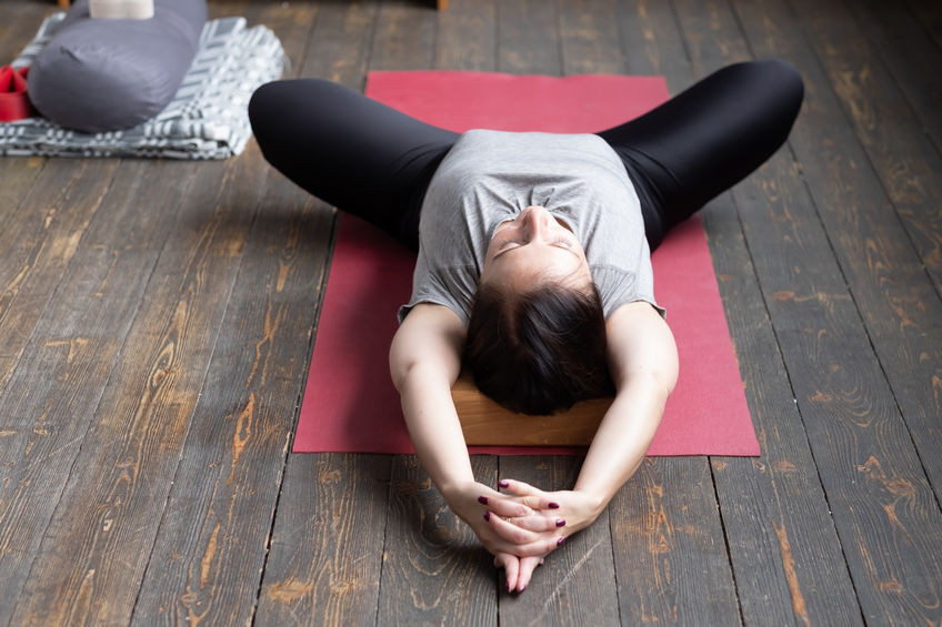 les différentes varaintes de Baddha Konasana les variantes de la psoture du papillon