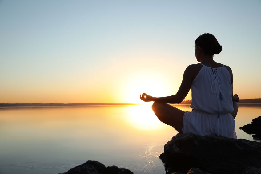 Pratiquer le yoga le soir