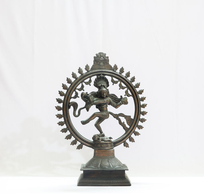 Symbolisme de la statue de Natarajâsana La staue du Dieu des danseurs : Natarajâsana