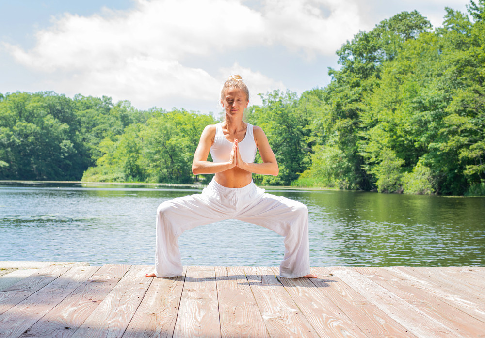 Qu'est-ce que c'est la posture Utkata Konasana ? Ce qu'il faut savoir sur la posture de la déesse ?
